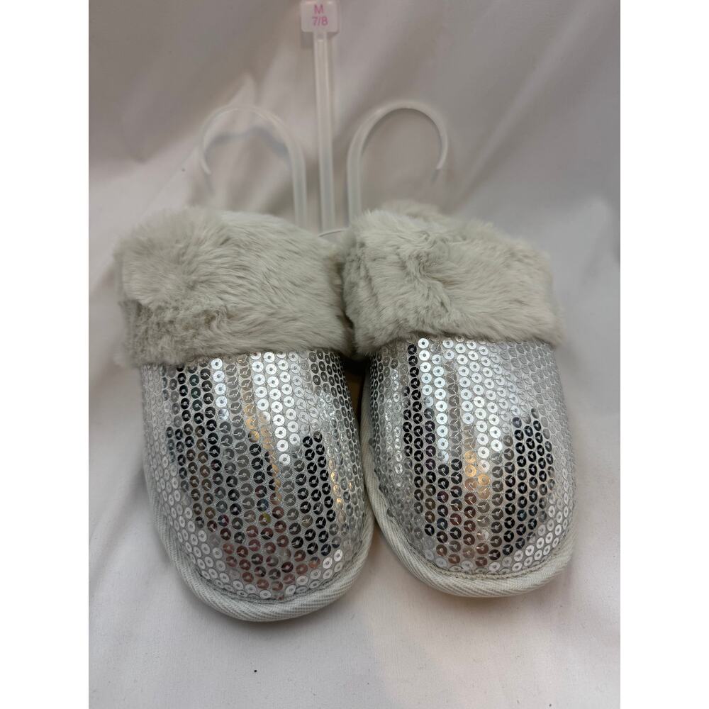 Woman’s size 7-8 silver sequin fur lining slippers SOFT!
